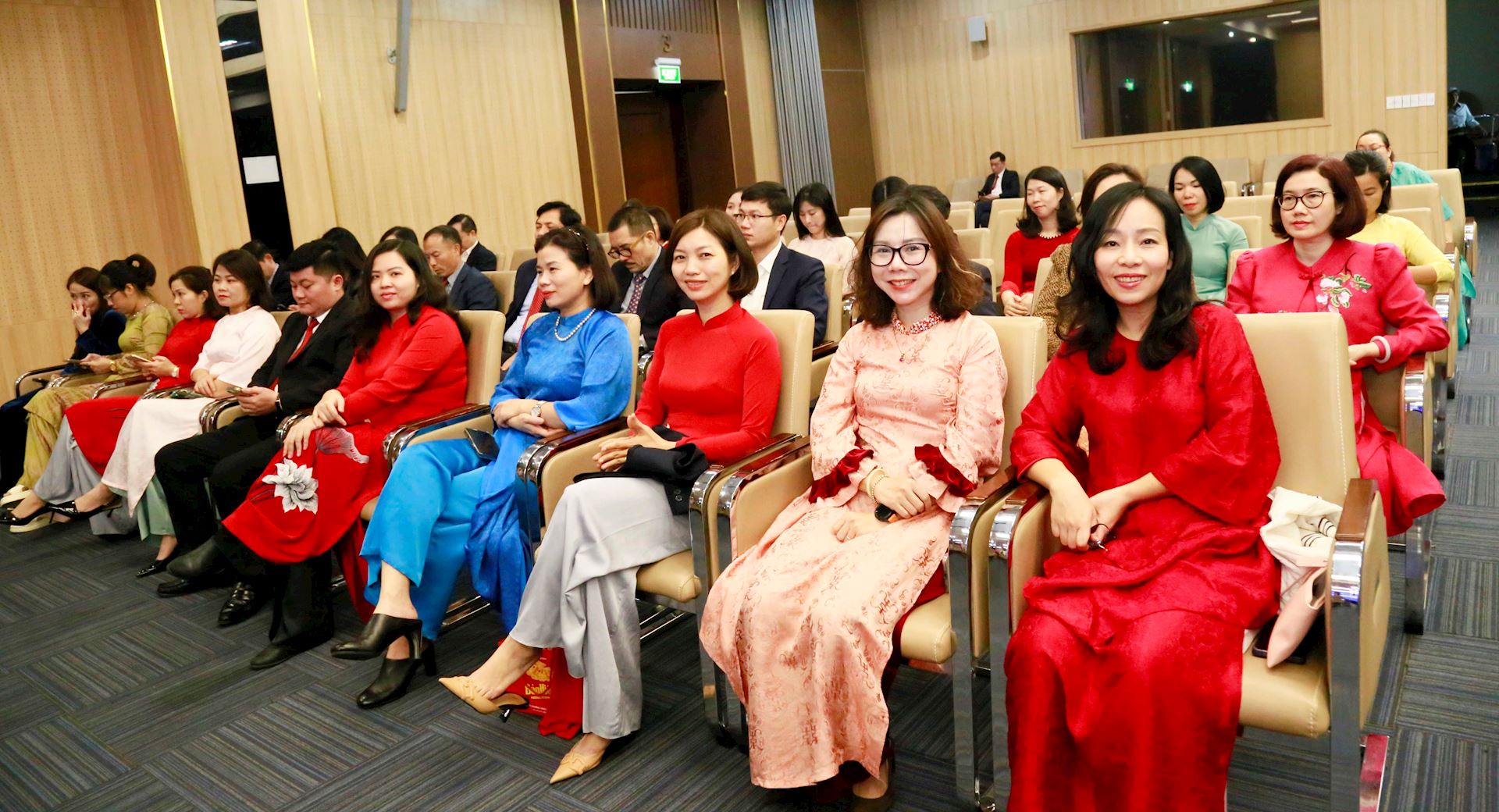 Công đoàn Cơ quan EVN được đề nghị tặng Cờ thi đua toàn diện của Tổng Liên đoàn Lao động Việt Nam năm 2025 9