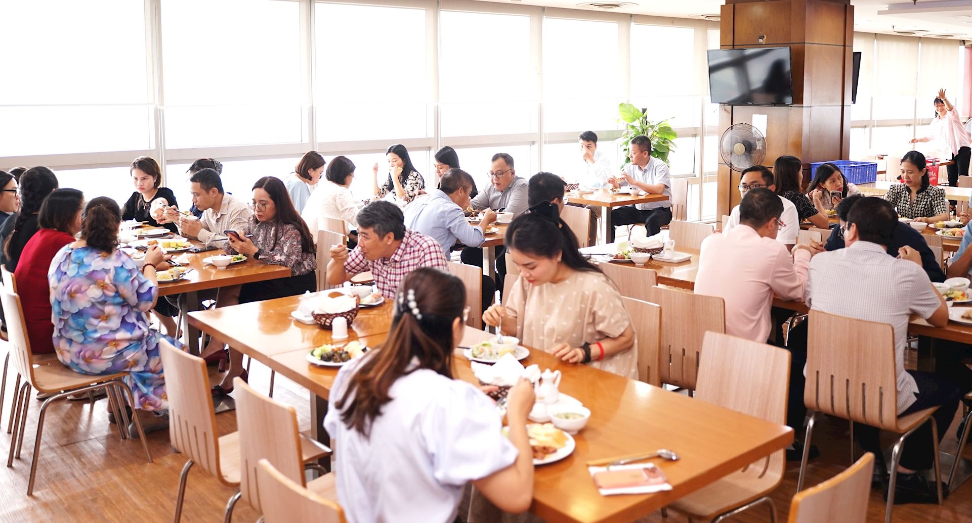 Công đoàn Cơ quan EVN tổ chức “Bữa cơm Công đoàn” nhân dịp kỷ niệm 97 năm Ngày thành lập Công đoàn Việt Nam 1