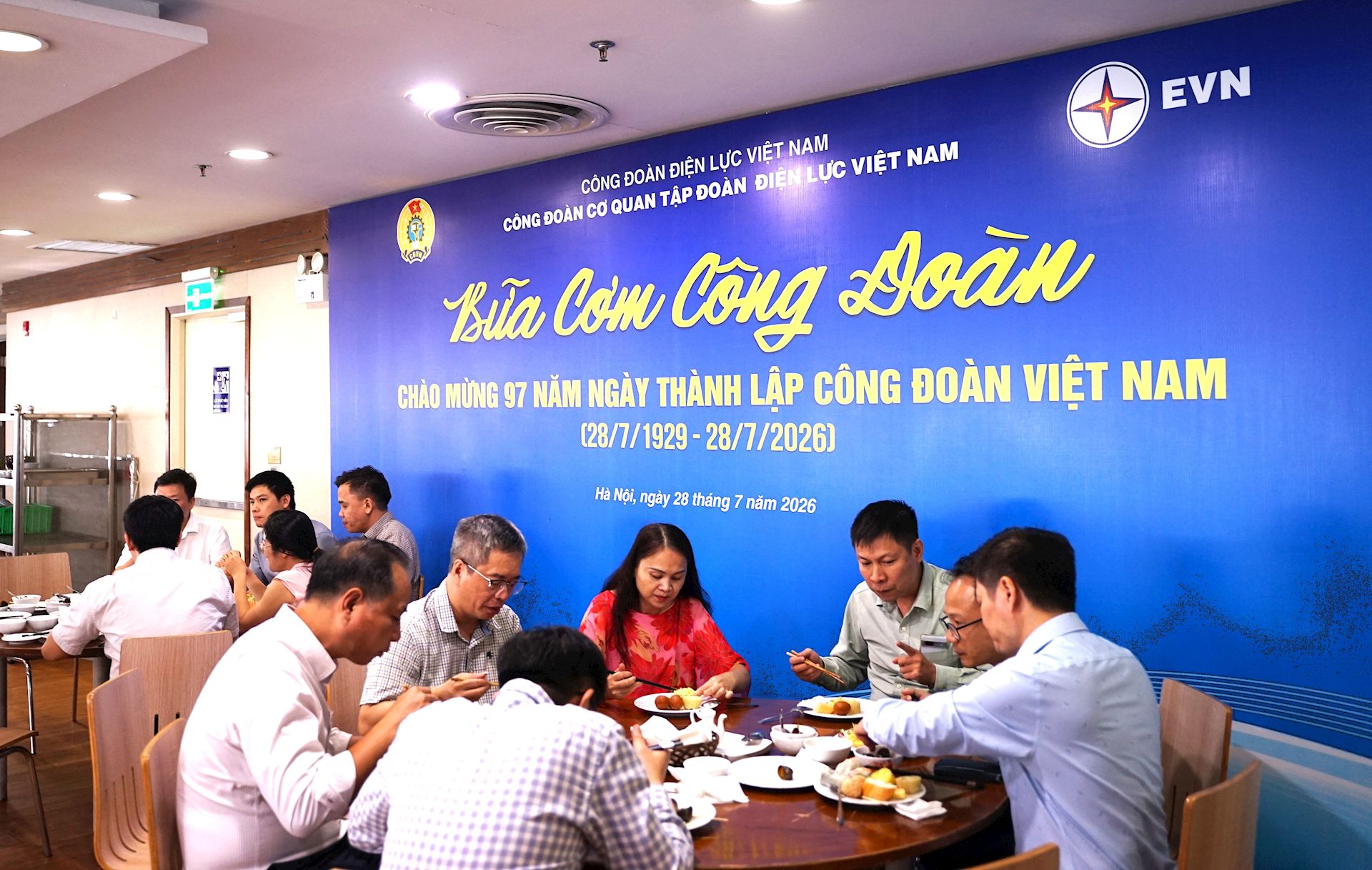 Công đoàn Cơ quan EVN tổ chức “Bữa cơm Công đoàn” nhân dịp kỷ niệm 97 năm Ngày thành lập Công đoàn Việt Nam 2