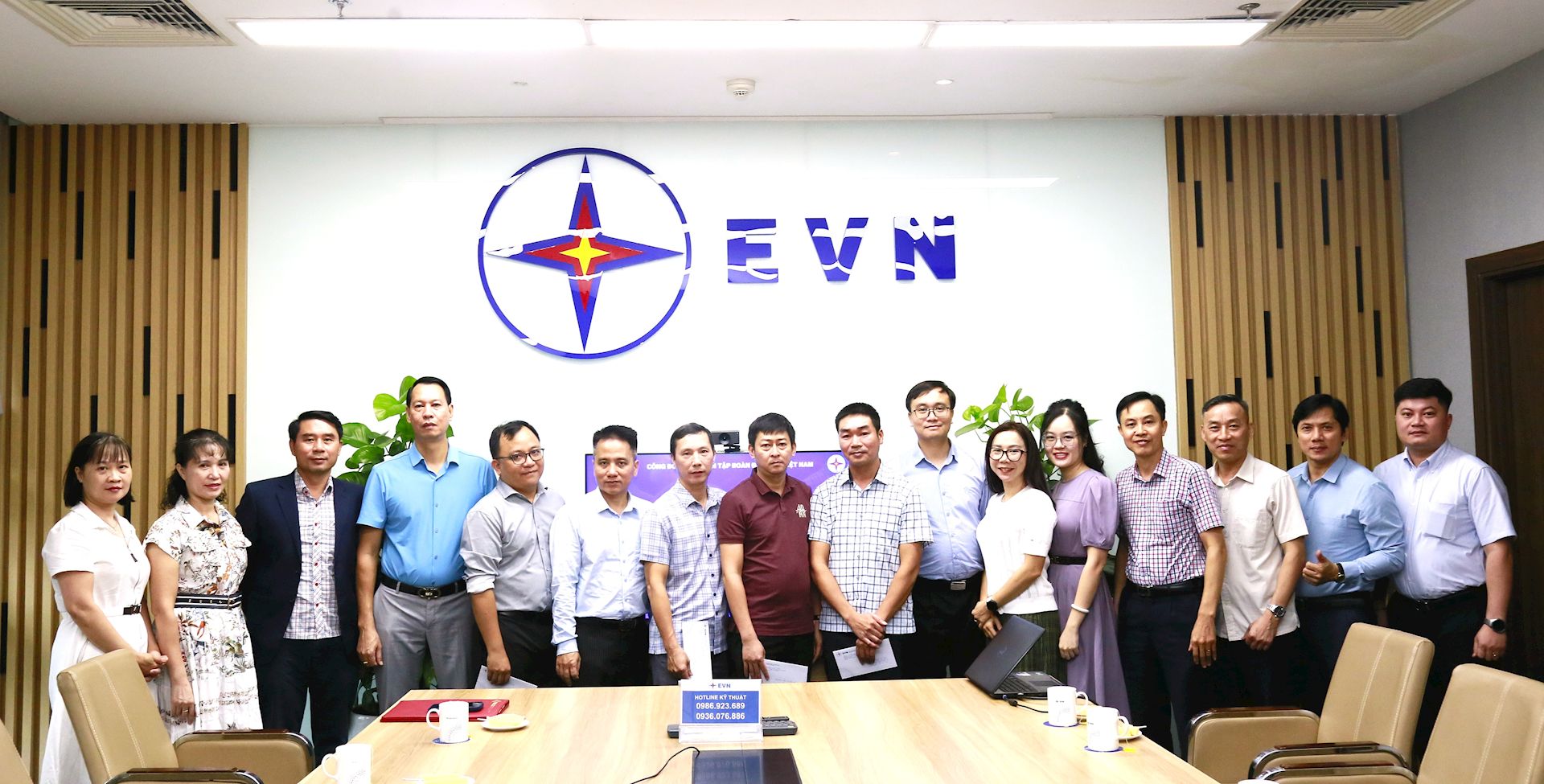 Công đoàn Cơ quan EVN trao quà hỗ trợ con CBCNV có hoàn cảnh đặc biệt nhân dịp năm học mới 3