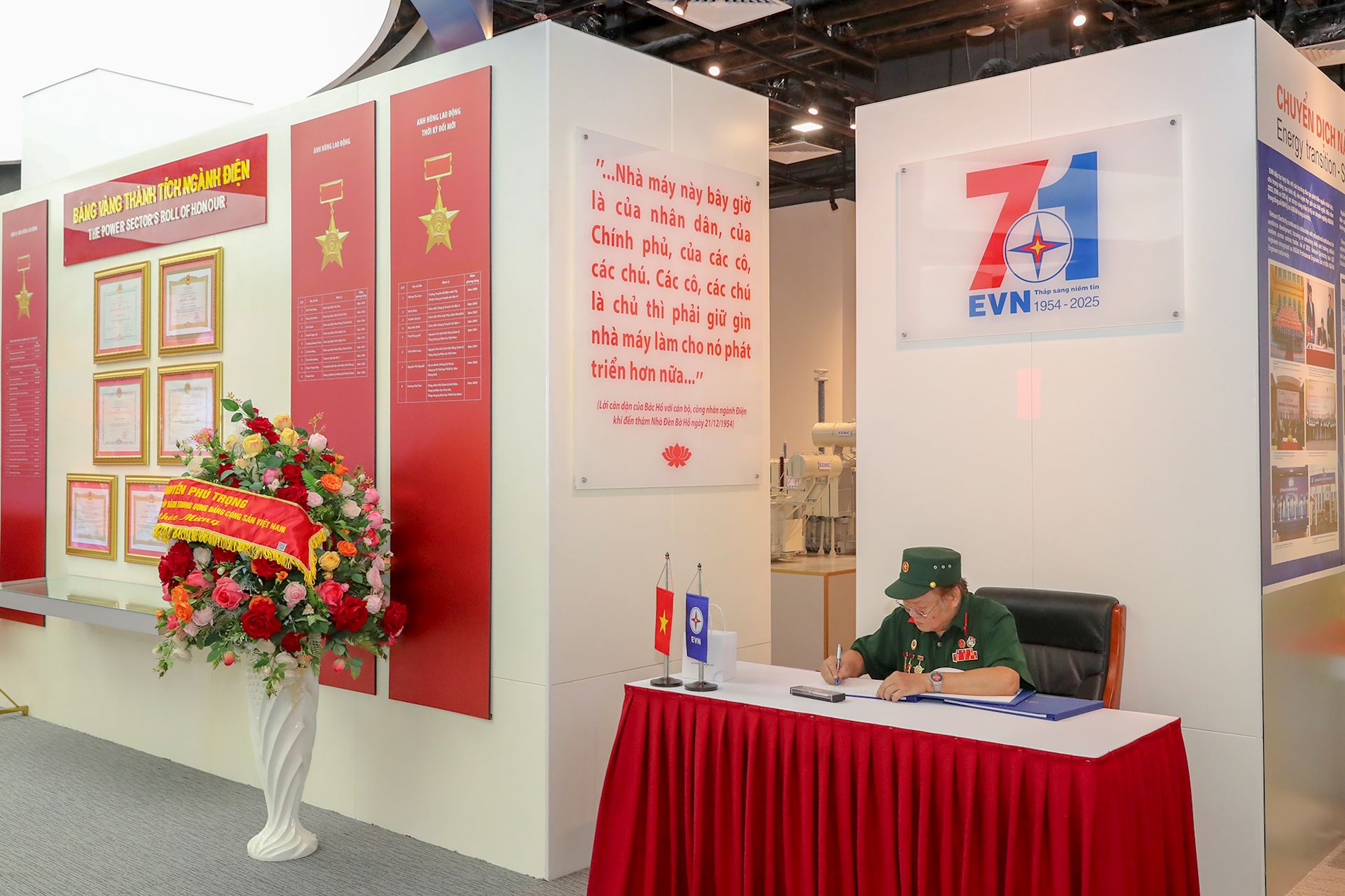 Công đoàn Cơ quan EVN tri ân người có công và gia đình chính sách 7