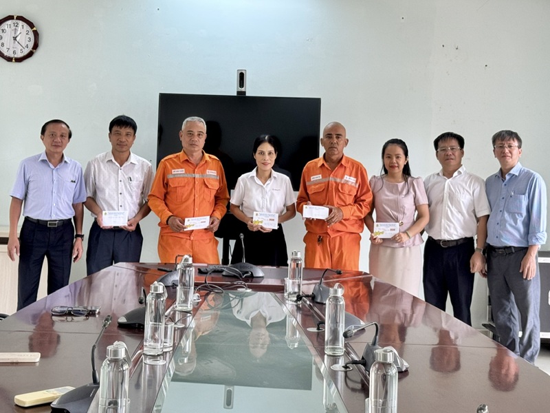 Công đoàn Công ty Điện lực Huế thăm hỏi đoàn viên, người lao động nhân Tháng hành động về an toàn vệ sinh lao động và Tháng Công nhân năm 2026 4