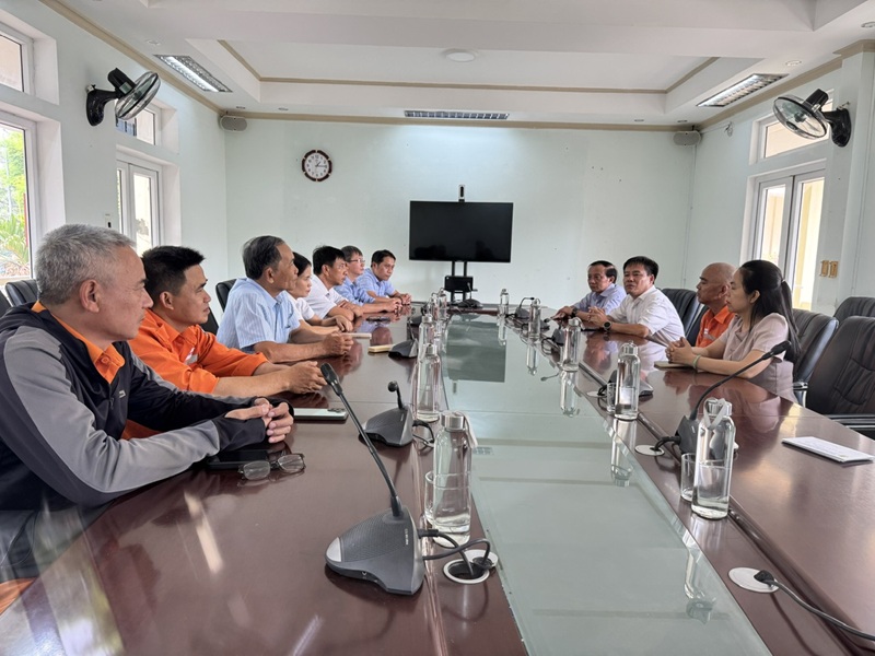 Công đoàn Công ty Điện lực Huế thăm hỏi đoàn viên, người lao động nhân Tháng hành động về an toàn vệ sinh lao động và Tháng Công nhân năm 2026