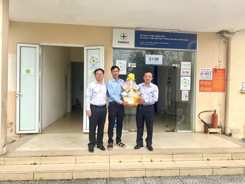 Công đoàn Công ty Điện lực Huế thăm hỏi người lao động nhân dịp Tết nguyên đán Bính Ngọ 6