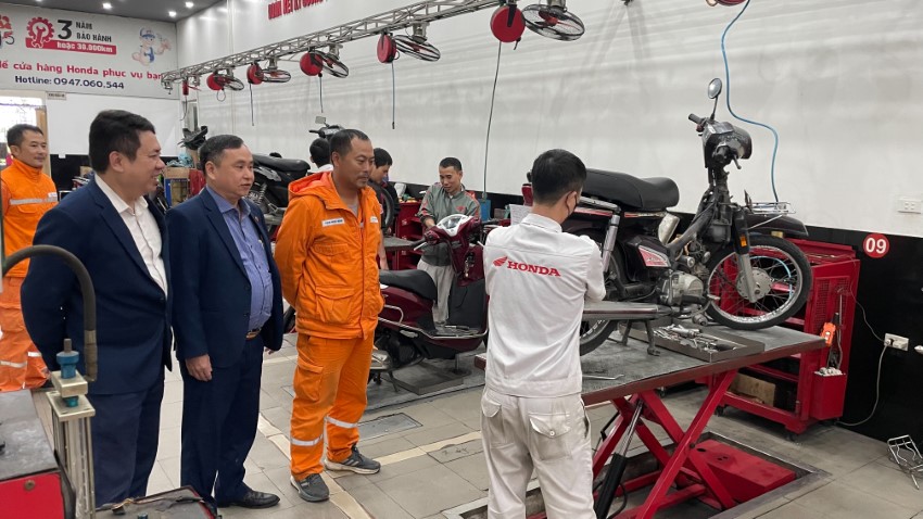 Công đoàn Công ty Điện lực Ninh Bình: 1.306 người lao động được hỗ trợ kinh phí bảo dưỡng phương tiện xe máy cá nhân  1