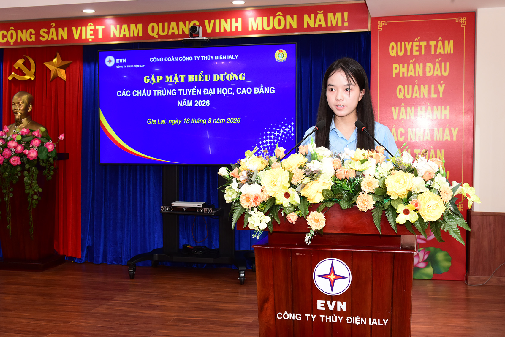 Công đoàn Công ty thủy điện Ialy tổ chức gặp mặt các cháu trúng tuyển đại học, cao đẳng năm 2026 2