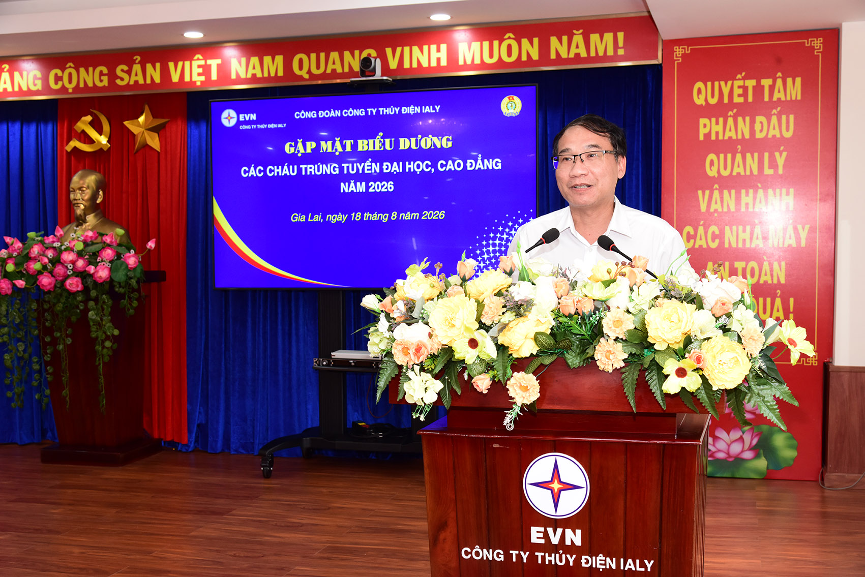 Công đoàn Công ty thủy điện Ialy tổ chức gặp mặt các cháu trúng tuyển đại học, cao đẳng năm 2026