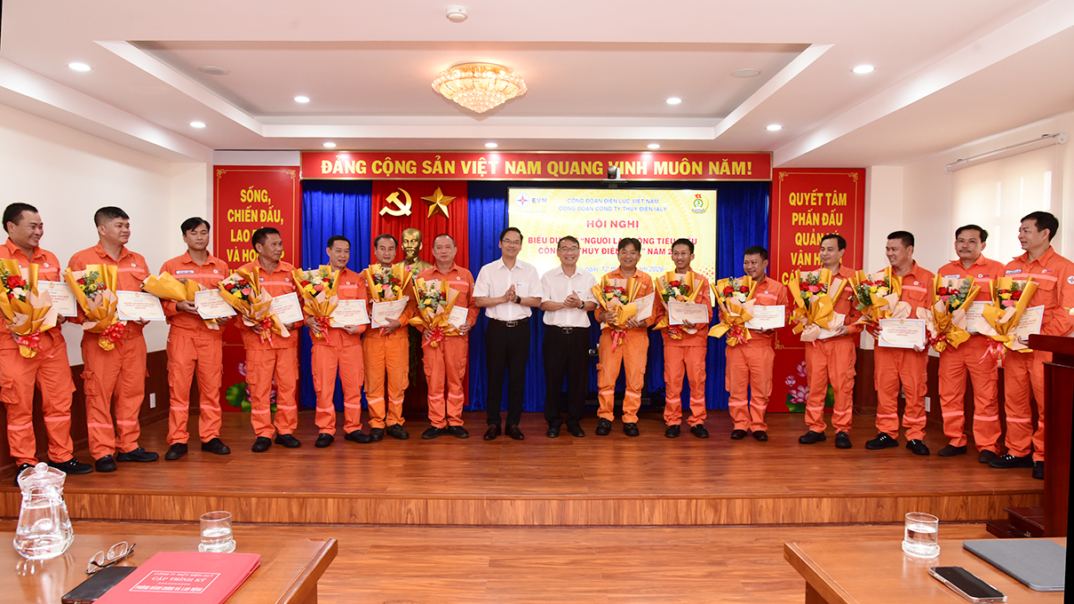 Công đoàn Công ty thủy điện Ialy tổ chức Hội nghị biểu dương 