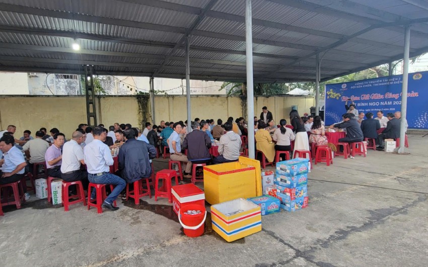 CÔNG ĐOÀN CÔNG TY TRUYỀN TẢI ĐIỆN 2 HOÀN THÀNH TỔ CHỨC “BỮA CƠM TẤT NIÊN CÔNG ĐOÀN” 8