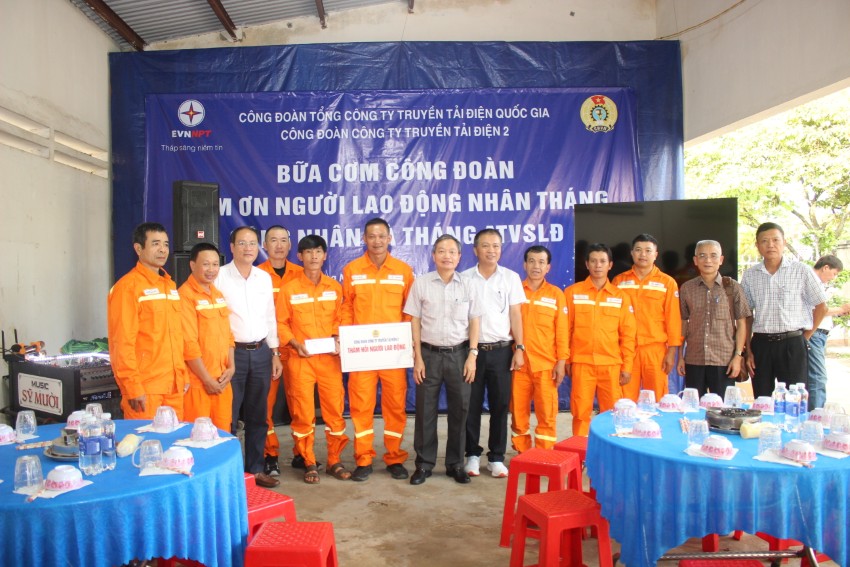CÔNG ĐOÀN CÔNG TY TRUYỀN TẢI ĐIỆN 2 TỔ CHỨC “BỮA CƠM CÔNG ĐOÀN” TRONG THÁNG CÔNG NHÂN NĂM 2026 2