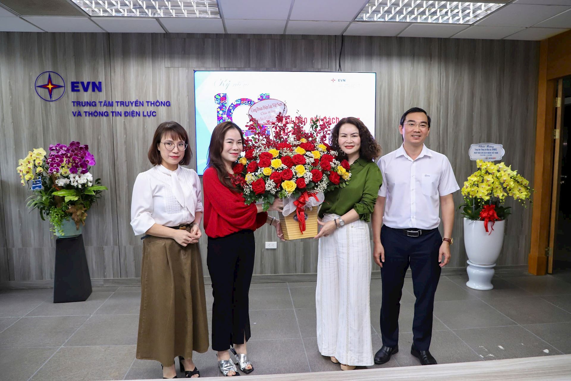 Công đoàn Điện lực Việt Nam chúc mừng các cơ quan báo chí nhân kỷ niệm 101 năm Ngày Báo chí Cách mạng Việt Nam 1