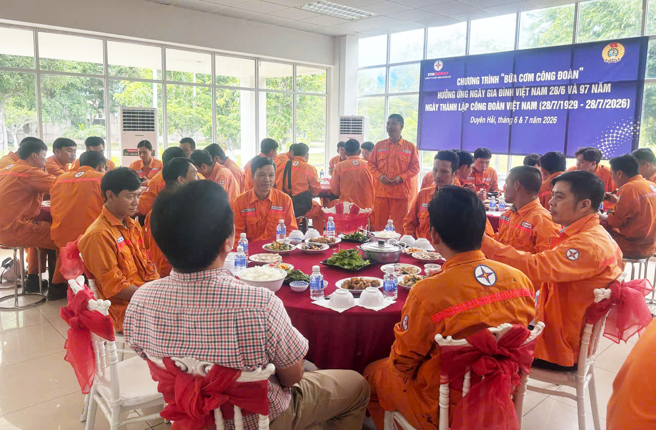 Công đoàn Điện lực Việt Nam phát huy vai trò chăm lo sức khỏe, tăng cường gắn kết trong đội ngũ lao động qua bữa ăn ca 2