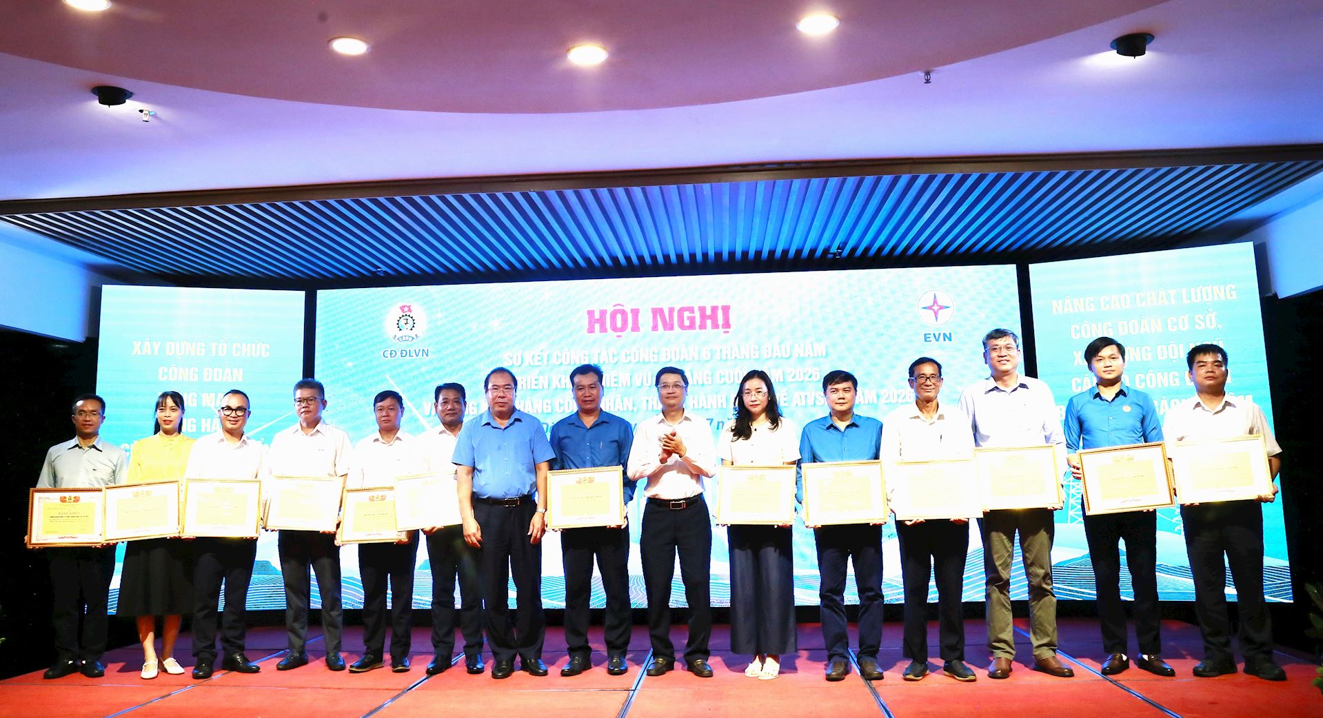 Công đoàn Điện lực Việt Nam sơ kết công tác 6 tháng đầu năm 2026 10