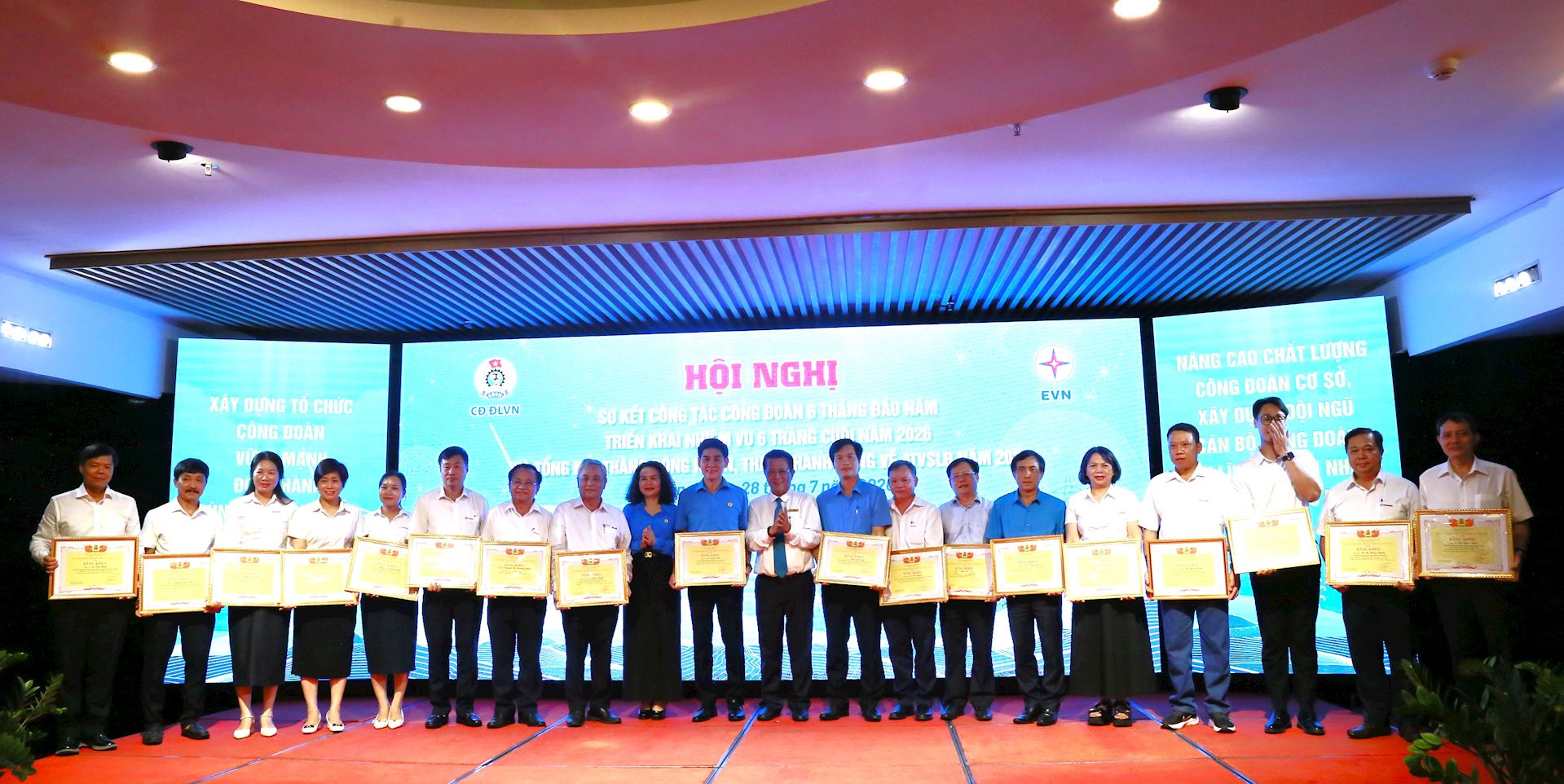 Công đoàn Điện lực Việt Nam sơ kết công tác 6 tháng đầu năm 2026 11