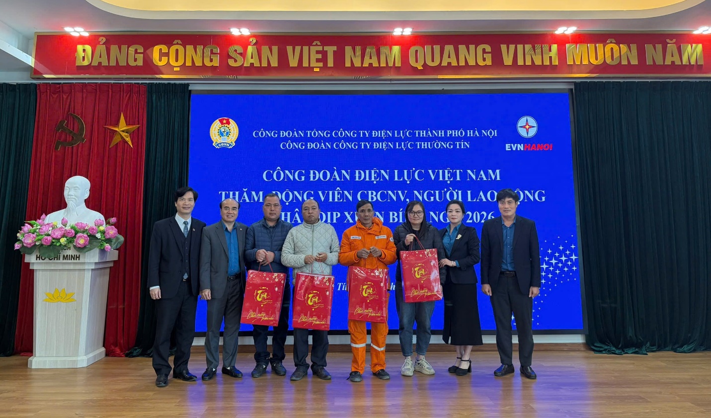 Công đoàn Điện lực Việt Nam thăm, chúc Tết đoàn viên, người lao động các đơn vị điện lực Thủ đô 4