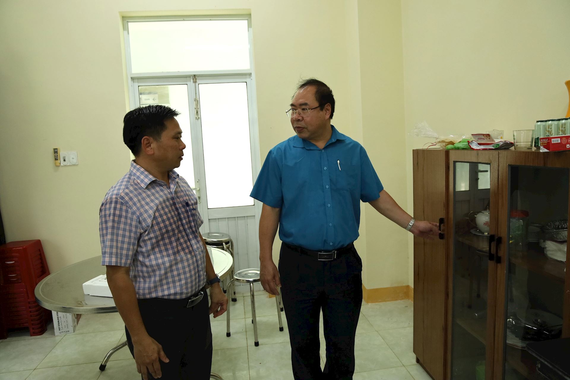 Công đoàn Điện lực Việt Nam thăm, động viên và trao tặng công trình thể thao cho người lao động Điện lực Lý Sơn nhân Tháng Công nhân 2026 10