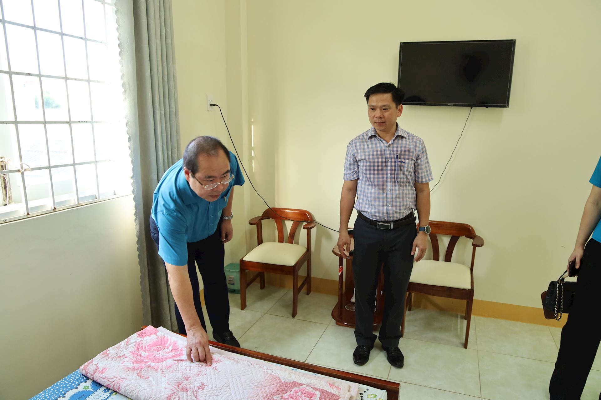 Công đoàn Điện lực Việt Nam thăm, động viên và trao tặng công trình thể thao cho người lao động Điện lực Lý Sơn nhân Tháng Công nhân 2026 9
