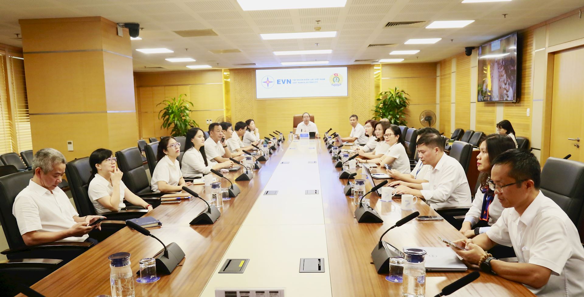 Công đoàn Điện lực Việt Nam tham dự Hội nghị trực tuyến đánh giá công tác quản lý tài chính, tài sản công đoàn 2