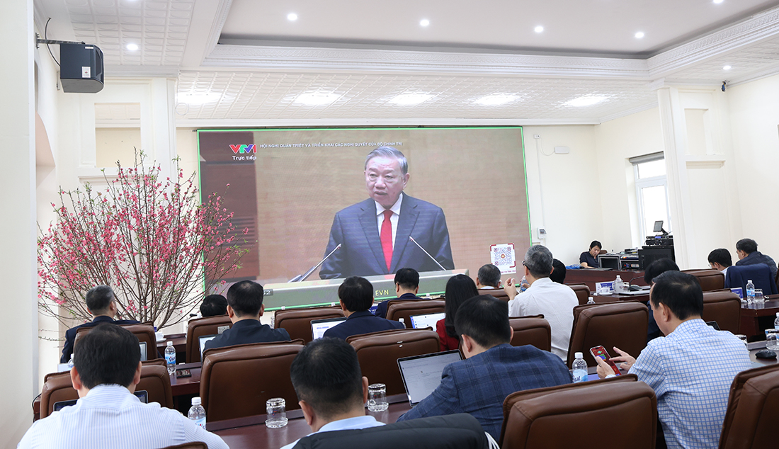 Công đoàn Điện lực Việt Nam tham gia Hội nghị toàn quốc quán triệt, triển khai thực hiện các Nghị quyết số 79 và 80 của Bộ Chính trị 1