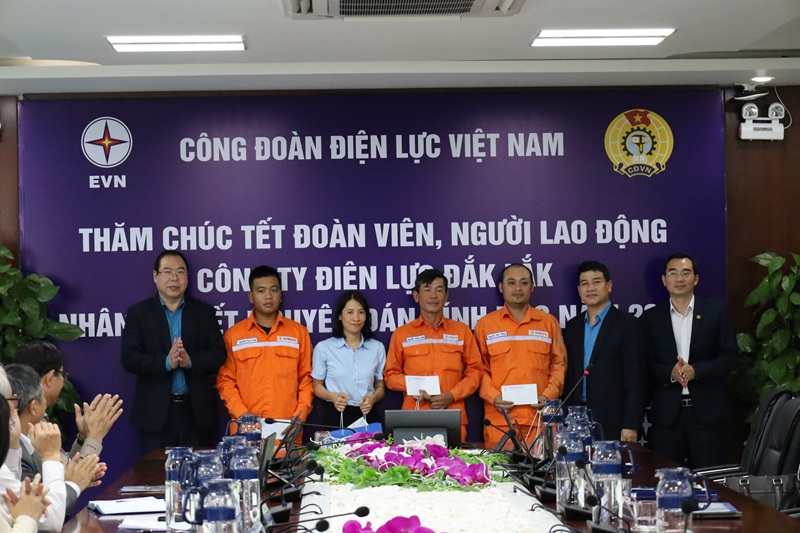 Công đoàn Điện lực Việt Nam thăm hỏi, động viên người lao động Công ty Điện lực Đắk Lắk nhân dịp Tết Nguyên đán Bính Ngọ 2026 5