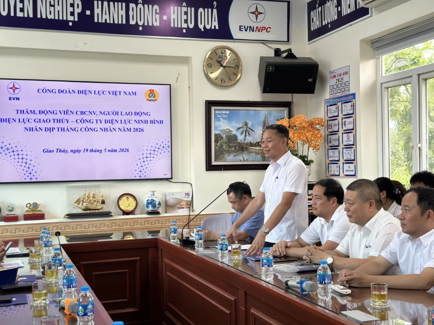 Công đoàn Điện lực Việt Nam thăm hỏi, động viên người lao động Điện lực Giao Thủy - Công ty Điện lực Ninh Bình 1