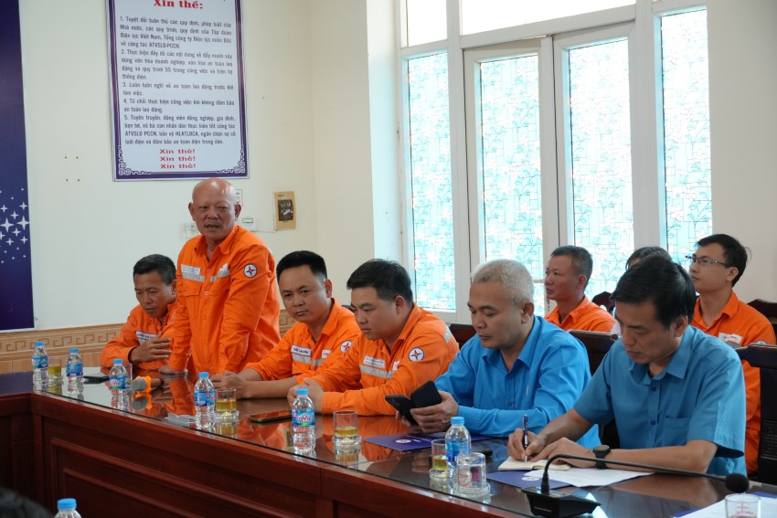 Công đoàn Điện lực Việt Nam thăm hỏi, động viên người lao động Điện lực Giao Thủy - Công ty Điện lực Ninh Bình 4