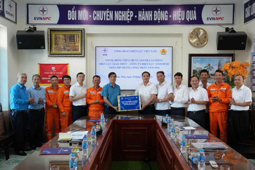 Công đoàn Điện lực Việt Nam thăm hỏi, động viên người lao động Điện lực Giao Thủy - Công ty Điện lực Ninh Bình 6