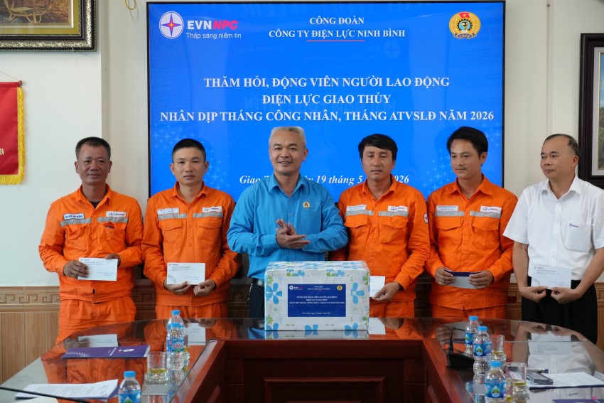 Công đoàn Điện lực Việt Nam thăm hỏi, động viên người lao động Điện lực Giao Thủy - Công ty Điện lực Ninh Bình 7