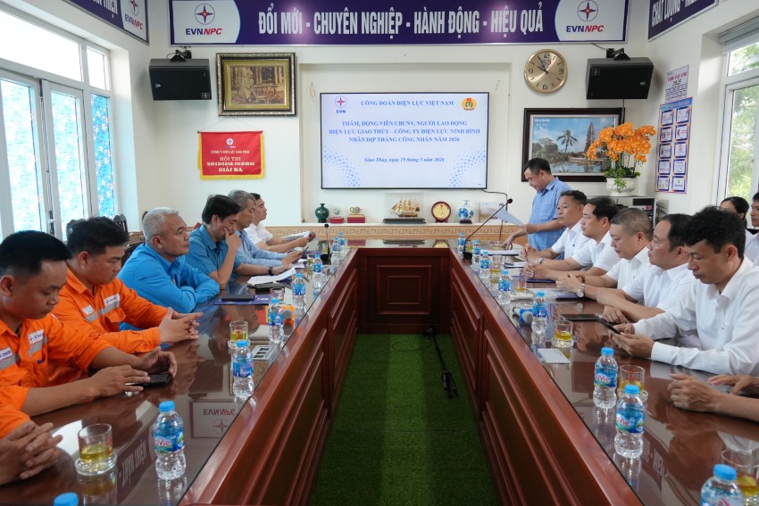 Công đoàn Điện lực Việt Nam thăm hỏi, động viên người lao động Điện lực Giao Thủy - Công ty Điện lực Ninh Bình