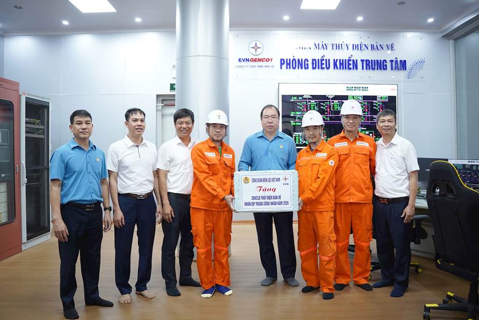 CÔNG ĐOÀN ĐIỆN LỰC VIỆT NAM THĂM HỎI, ĐỘNG VIÊN NGƯỜI LAO ĐỘNG TẠI NHÀ MÁY THỦY ĐIỆN BẢN VẼ NHÂN THÁNG CÔNG NHÂN 2026 4