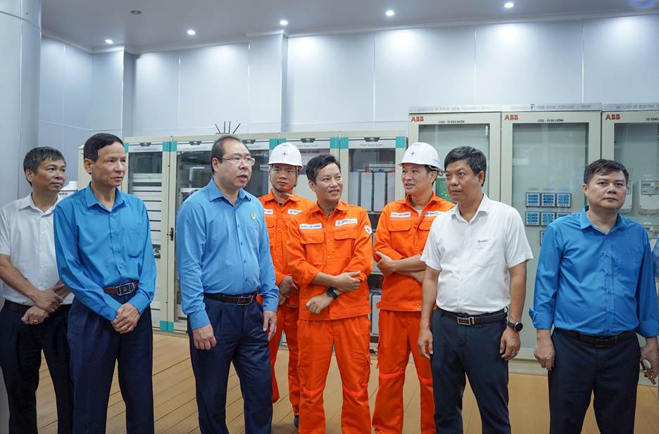 CÔNG ĐOÀN ĐIỆN LỰC VIỆT NAM THĂM HỎI, ĐỘNG VIÊN NGƯỜI LAO ĐỘNG TẠI NHÀ MÁY THỦY ĐIỆN BẢN VẼ NHÂN THÁNG CÔNG NHÂN 2026
