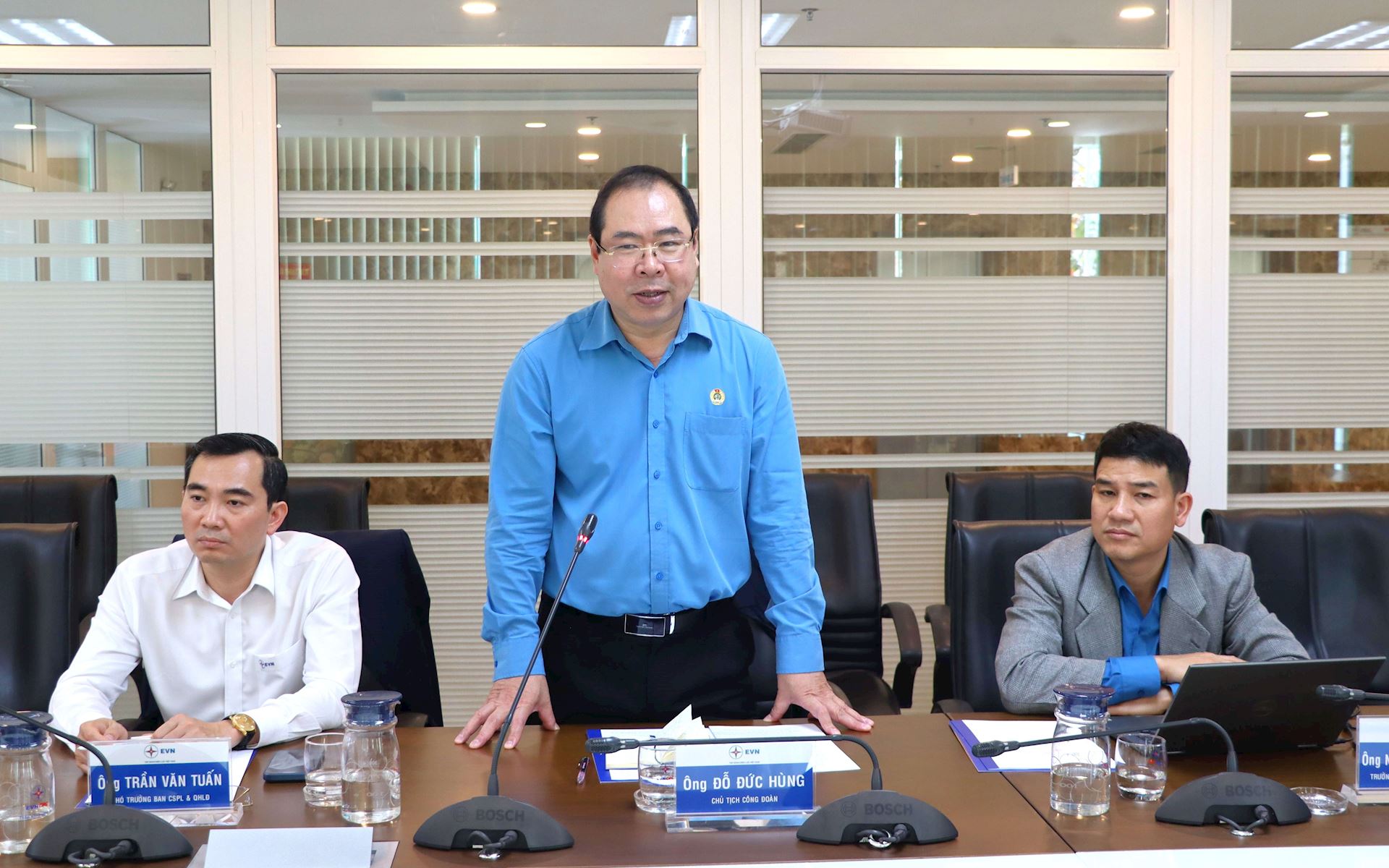 Công đoàn Điện lực Việt Nam thăm hỏi, tặng quà người lao động tại Công ty Cổ phần Điện lực Khánh Hòa 1