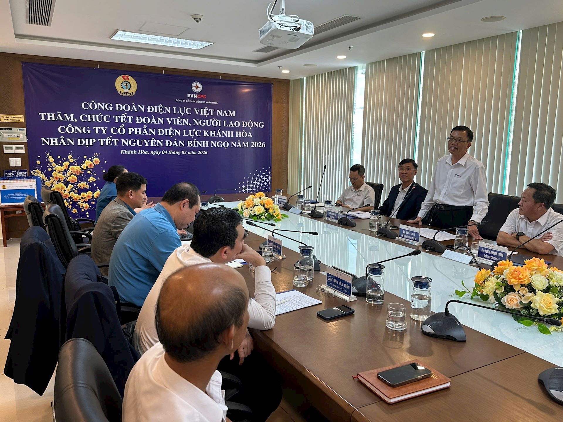 Công đoàn Điện lực Việt Nam thăm hỏi, tặng quà người lao động tại Công ty Cổ phần Điện lực Khánh Hòa 3