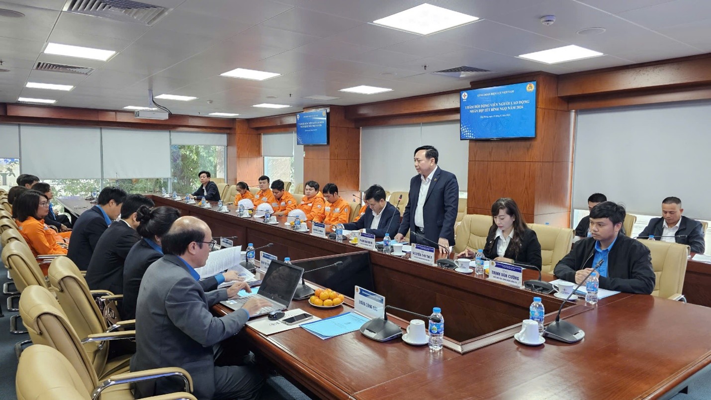 Công đoàn Điện lực Việt Nam thăm hỏi, tặng quà Tết người lao động Công ty Điện lực Hải Phòng 1