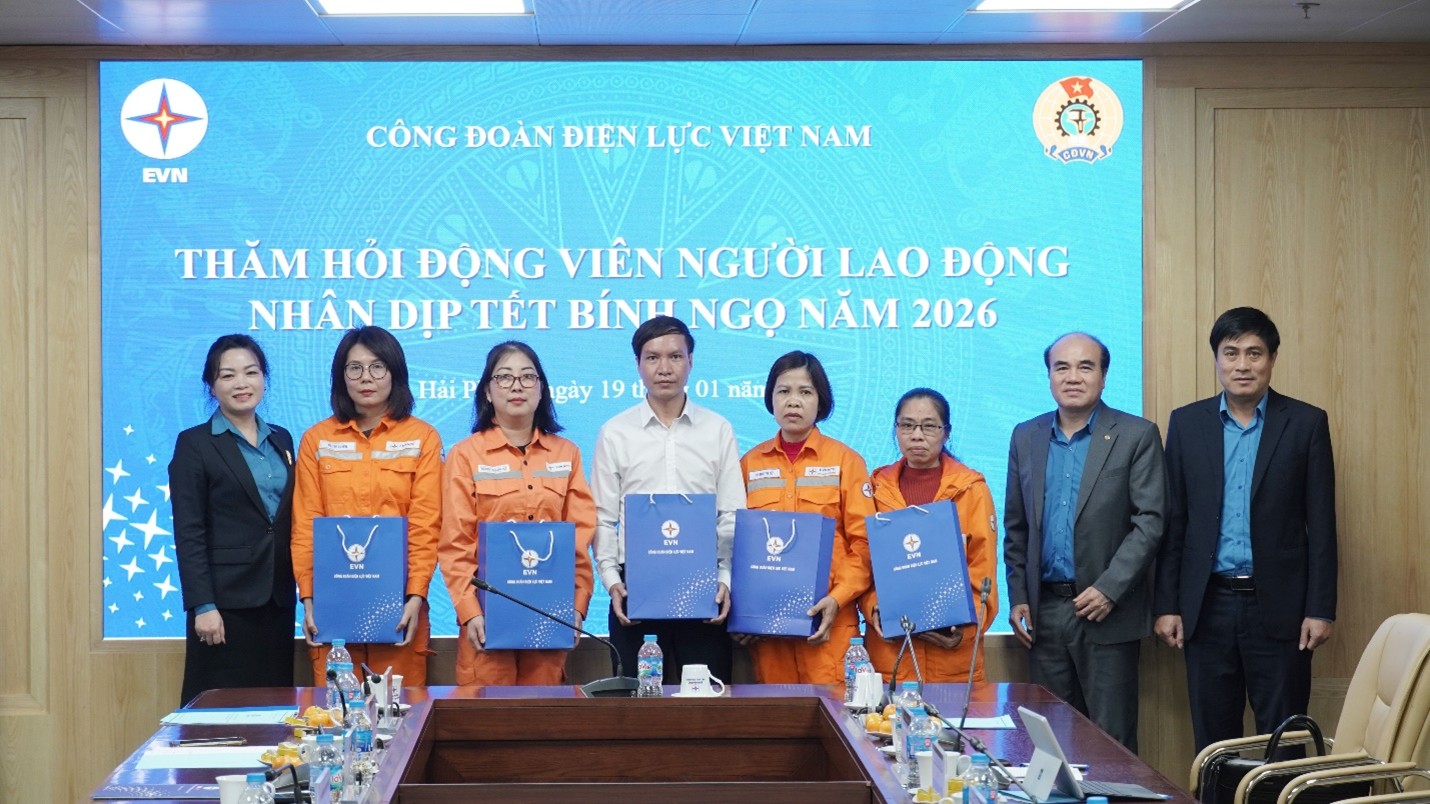 Công đoàn Điện lực Việt Nam thăm hỏi, tặng quà Tết người lao động Công ty Điện lực Hải Phòng