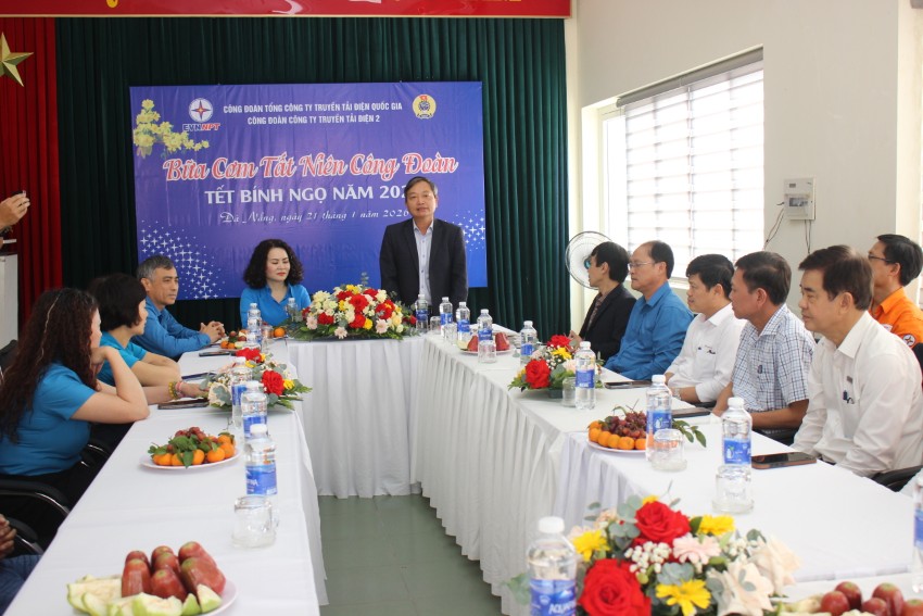 CÔNG ĐOÀN ĐIỆN LỰC VIỆT NAM THĂM HỎI, TẶNG QUÀ TẾT NGUYÊN ĐÁN BÍNH NGỌ CHO NGƯỜI LAO ĐỘNG TẠI CÔNG TRUYỀN TẢI ĐIỆN 2 1