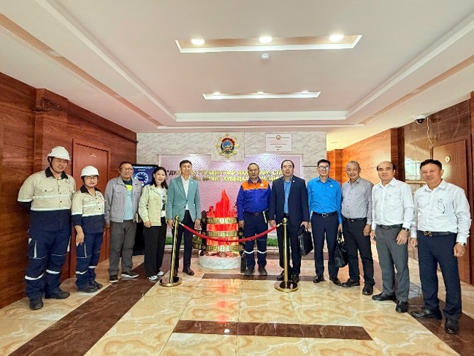 Công đoàn Điện lực Việt Nam thăm và làm việc tại Mông Cổ  1