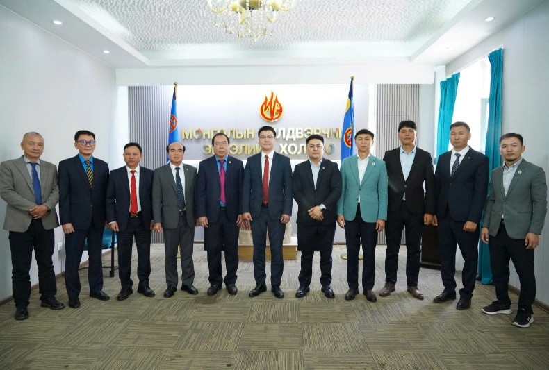 Công đoàn Điện lực Việt Nam thăm và làm việc tại Mông Cổ  2