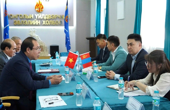 Công đoàn Điện lực Việt Nam thăm và làm việc tại Mông Cổ 
