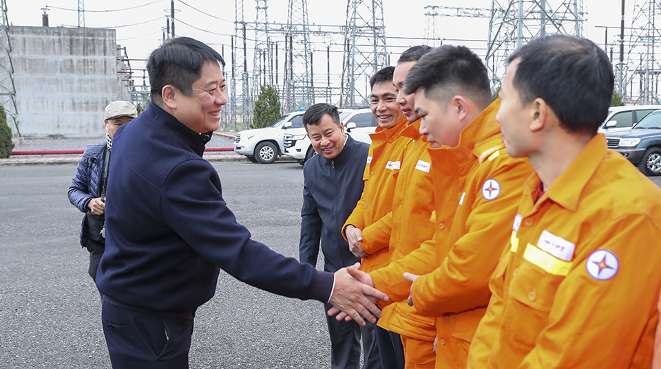 Công đoàn Điện lực Việt Nam tổ chức thăm hỏi, chúc Tết người lao động tại các công trình trọng điểm dịp Tết Bính Ngọ 2026