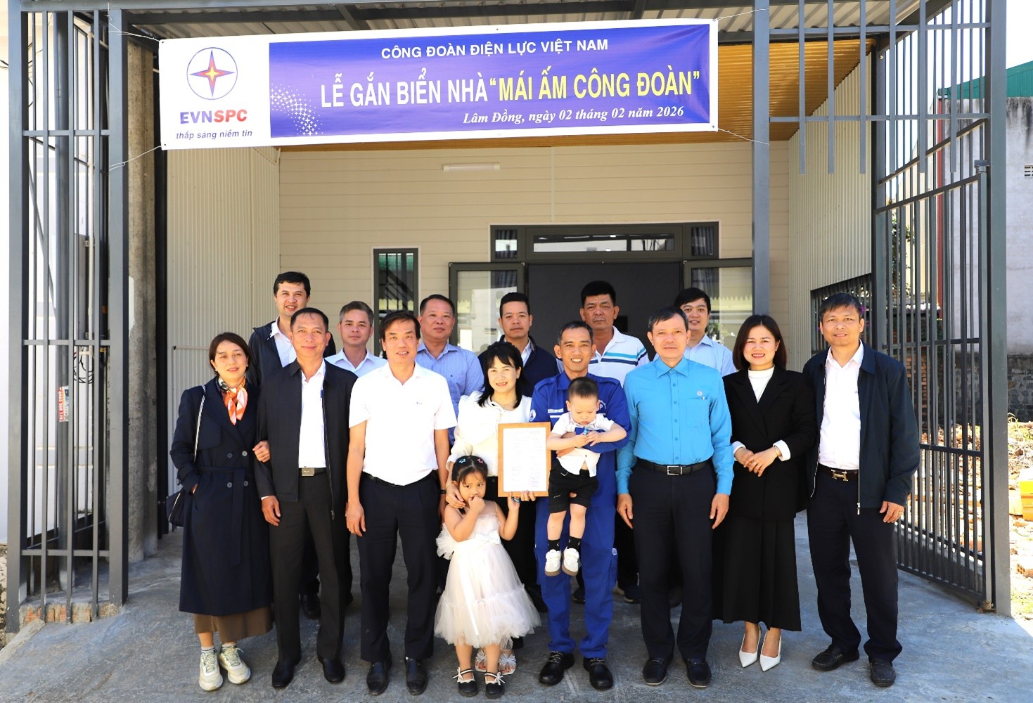 Công đoàn Điện lực Việt Nam trao nhà “Mái ấm Công đoàn” cho đoàn viên Công ty Cổ phần Thủy điện miền Nam