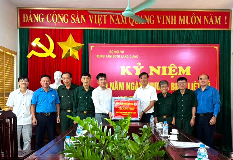 Công đoàn Điện lực Việt Nam tri ân các thương binh, bệnh binh nhân kỷ niệm 79 năm Ngày Thương binh - Liệt sĩ 3