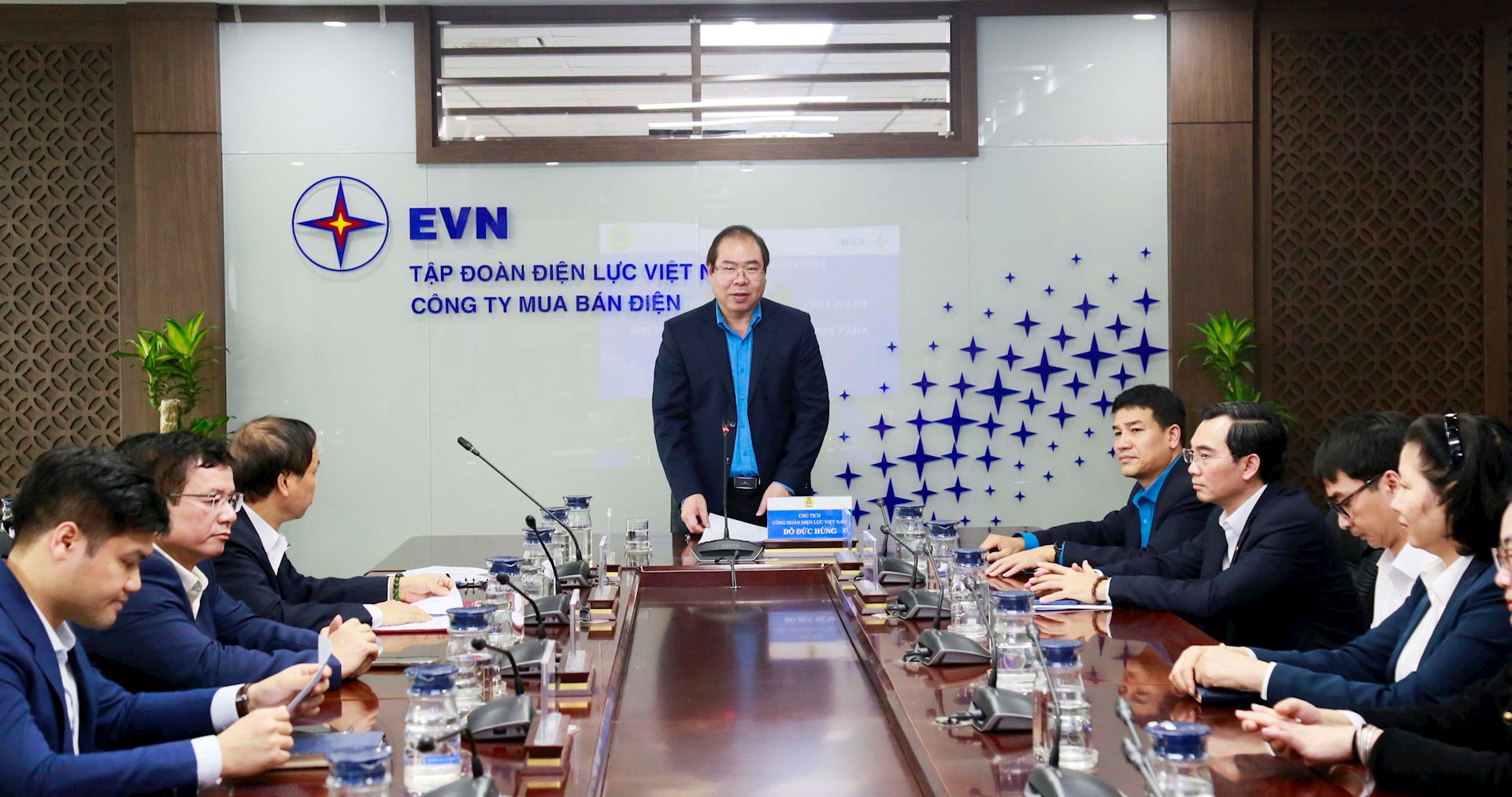 Công đoàn ĐLVN thăm hỏi, trao quà cho Công đoàn Công ty Mua bán điện nhân dịp Tết Nguyên đán Bính Ngọ 2026 2