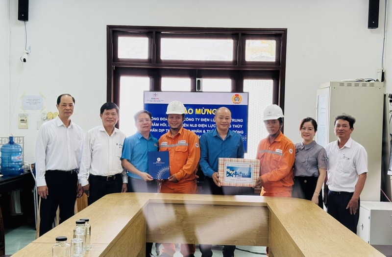Công đoàn EVNCPC: Thăm hỏi, động viên người lao động Công ty Điện lực Huế nhân dịp Tháng công nhân và Tháng hành động ATVSLĐ năm 2026 4