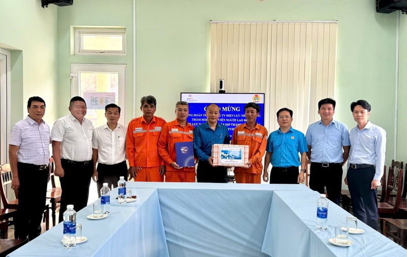 Công đoàn EVNCPC: Thăm hỏi, động viên người lao động Công ty Điện lực Huế nhân dịp Tháng công nhân và Tháng hành động ATVSLĐ năm 2026 5