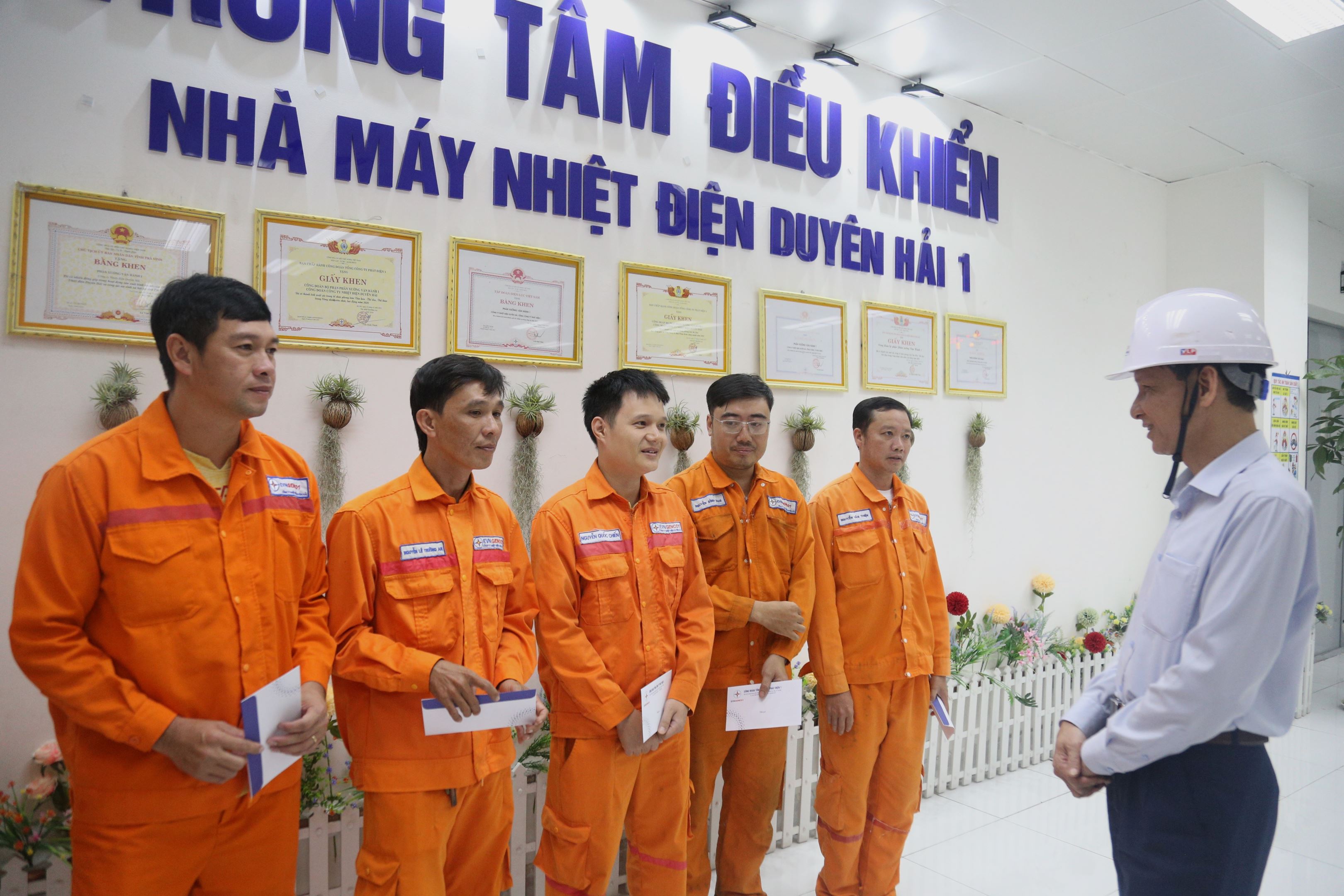 Công đoàn EVNGENCO1 thăm hỏi, động viên người lao động Công ty Nhiệt điện Duyên Hải dịp Tết Bính Ngọ năm 2026 2