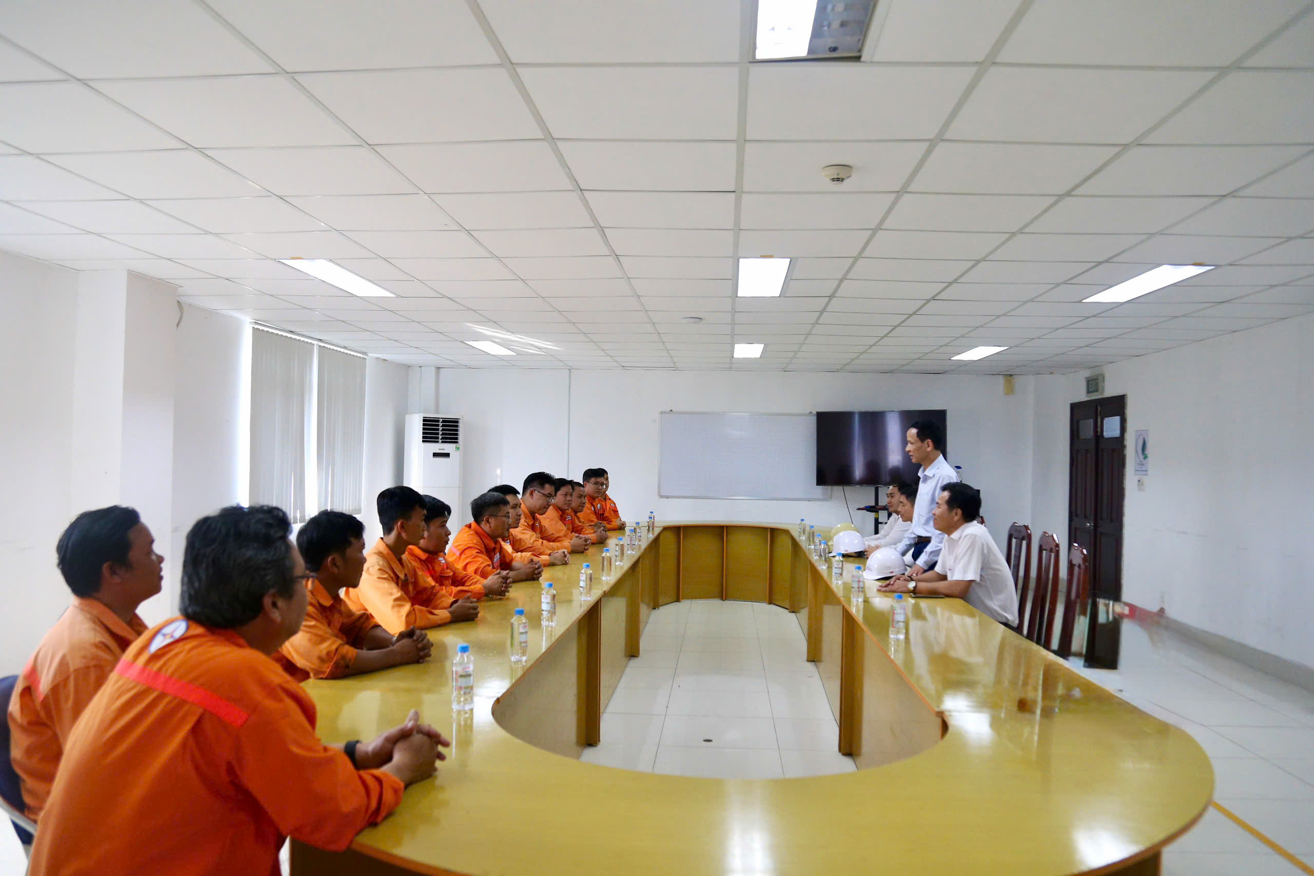 Công đoàn EVNGENCO1 thăm hỏi, động viên người lao động Công ty Nhiệt điện Duyên Hải dịp Tết Bính Ngọ năm 2026