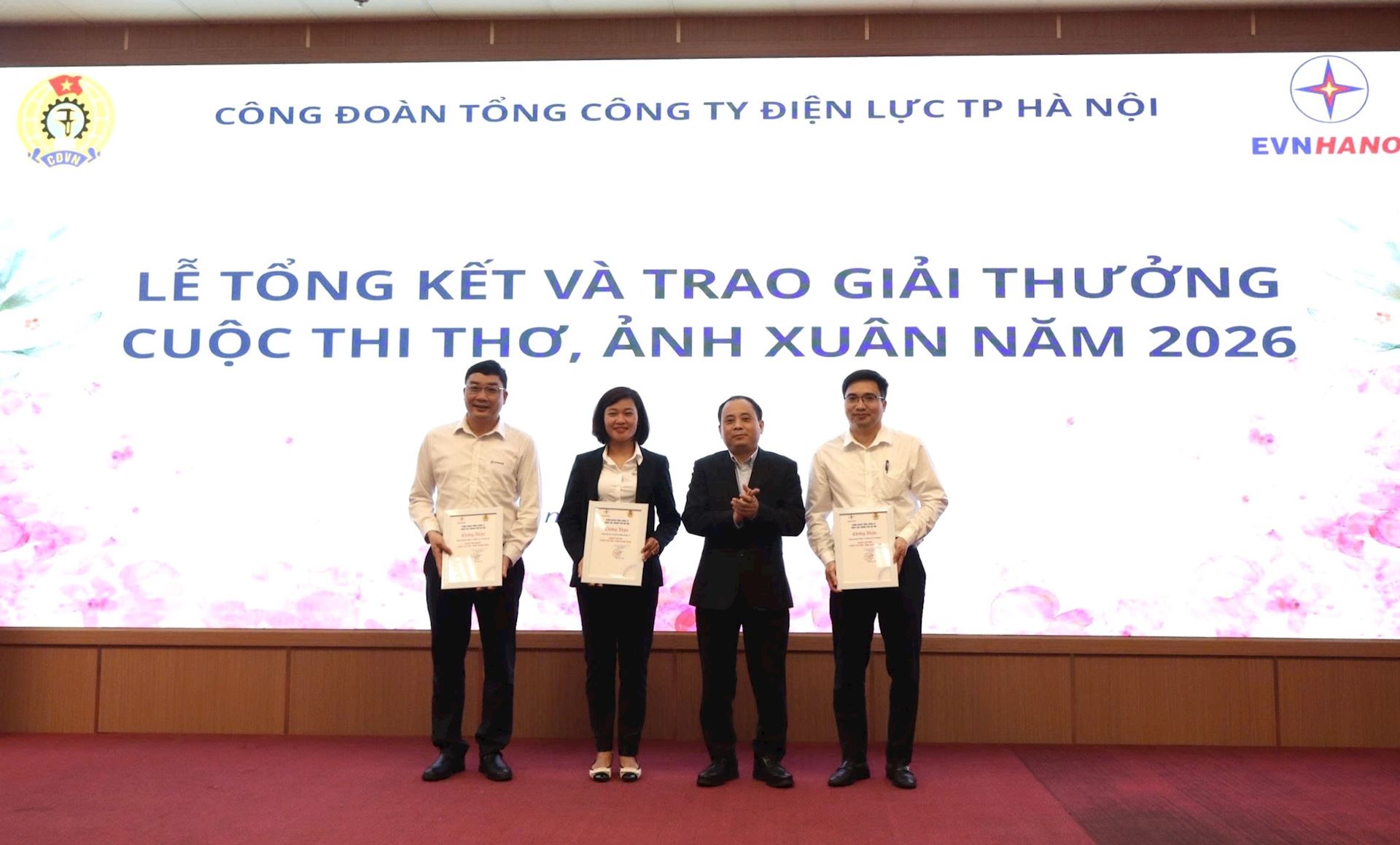 Công đoàn EVNHANOI tổng kết và trao giải thưởng Cuộc thi Thơ - Ảnh Xuân năm 2026. 1