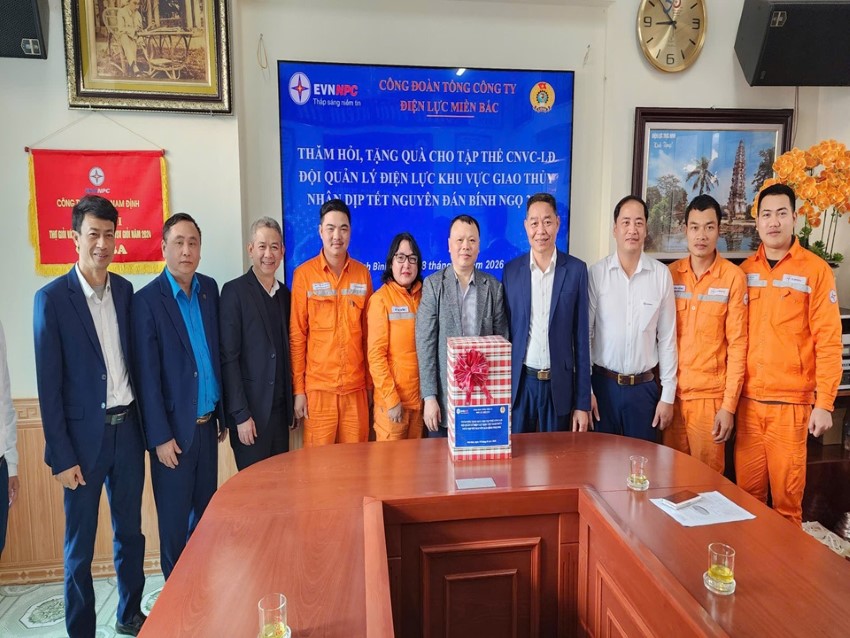 Công đoàn EVNNPC thăm hỏi, động viên người lao động Công ty Điện lực Ninh Bình dịp Tết Bính Ngọ 2026 2