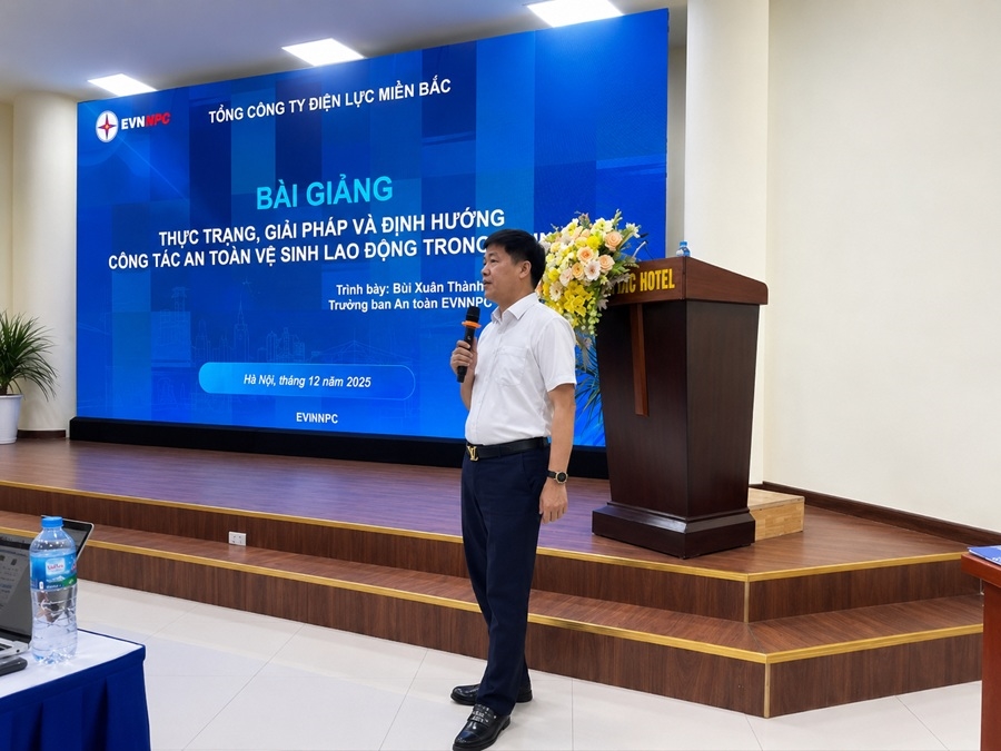 Công đoàn EVNNPC tổ chức tập huấn nghiệp vụ An toàn vệ sinh viên năm 2026 1